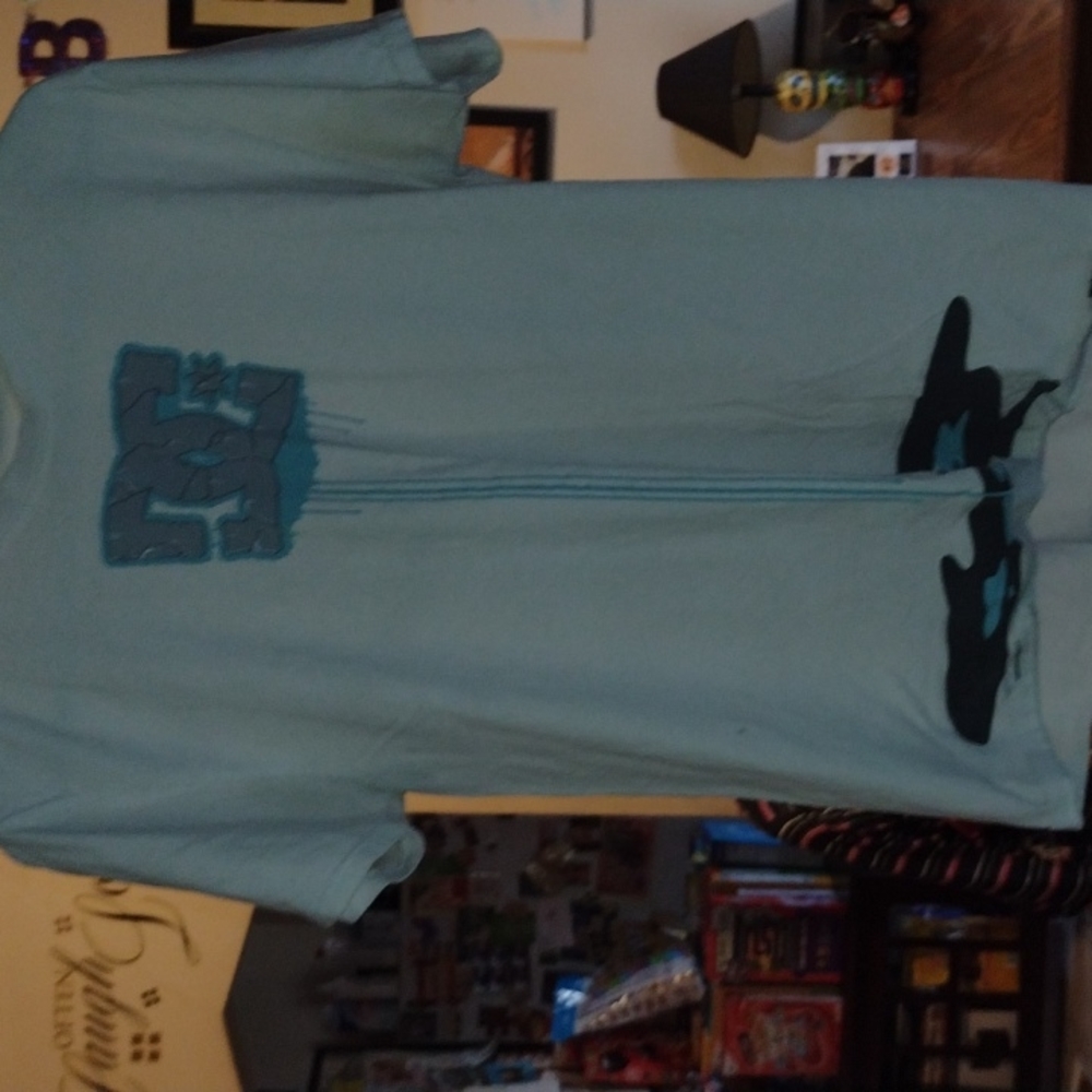 Dc t-shirt small